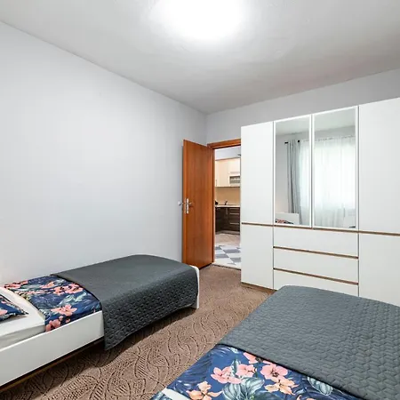 Apartament Ivan *